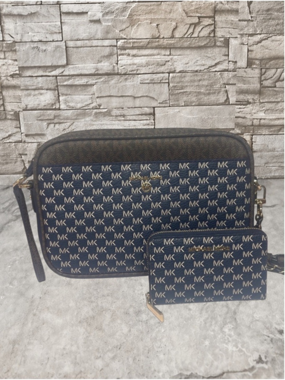 Michael Kors Charm Camera Crossbody & Matching Wallet Set Navy/Brown Logo - Picture 5 of 16